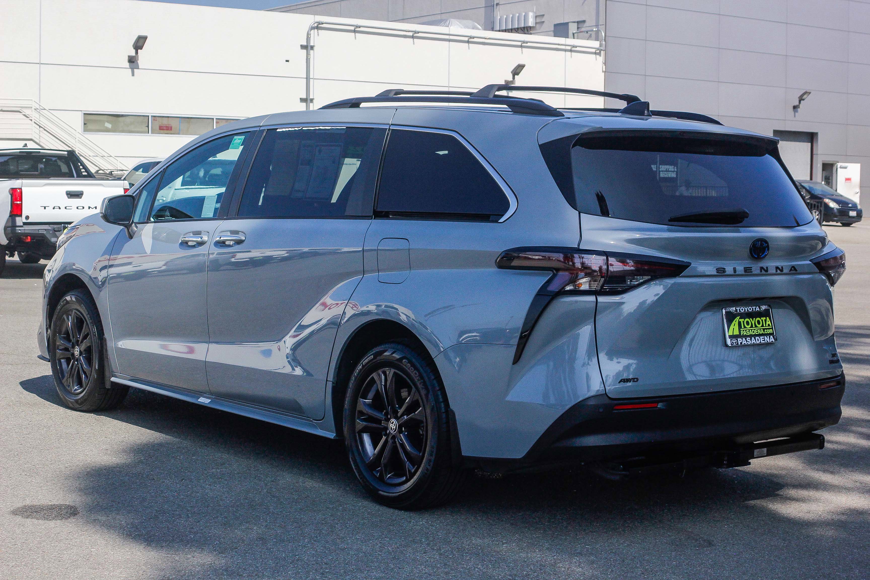2024 Toyota Sienna Woodland Edition photo 3
