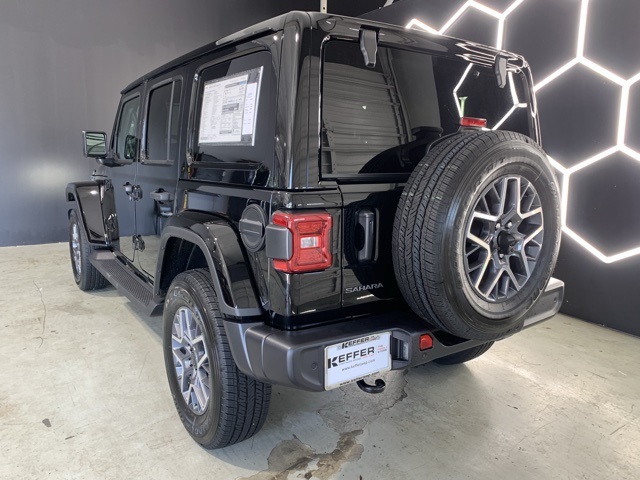 2025 Jeep Wrangler Sahara photo 3