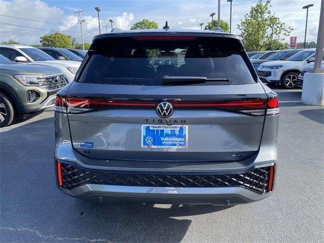 2025 Volkswagen Tiguan SE R-Line Black photo 3