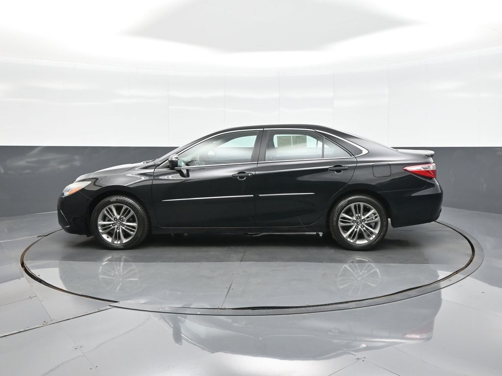 2017 Toyota Camry SE photo 3