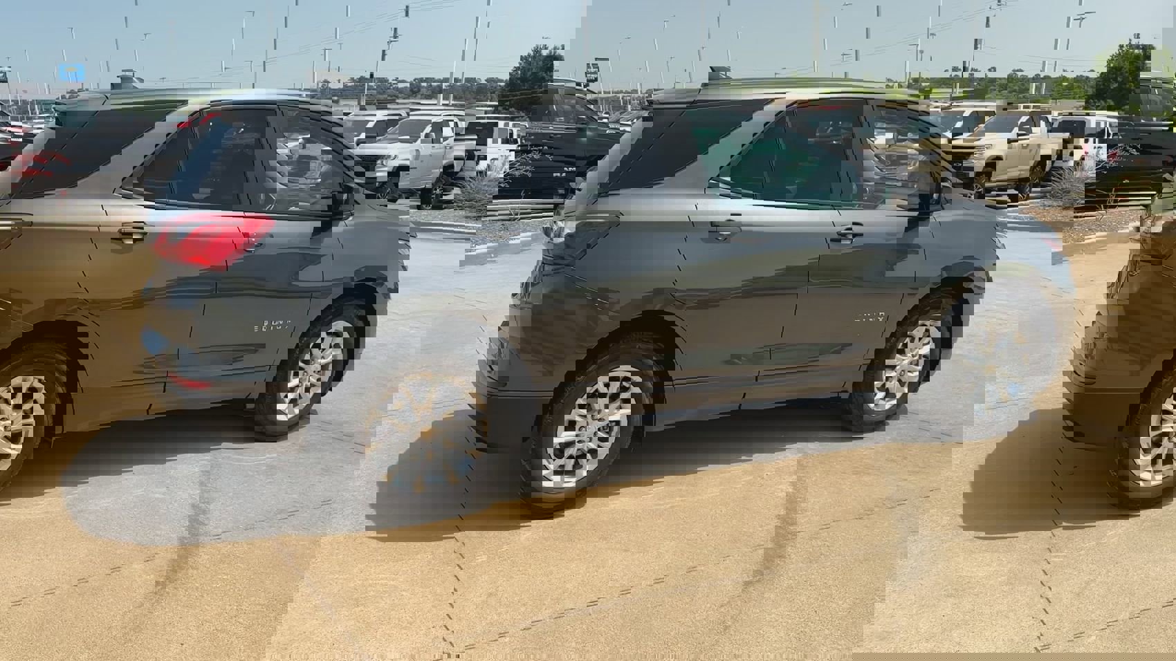 2021 Chevrolet Equinox LS photo 4