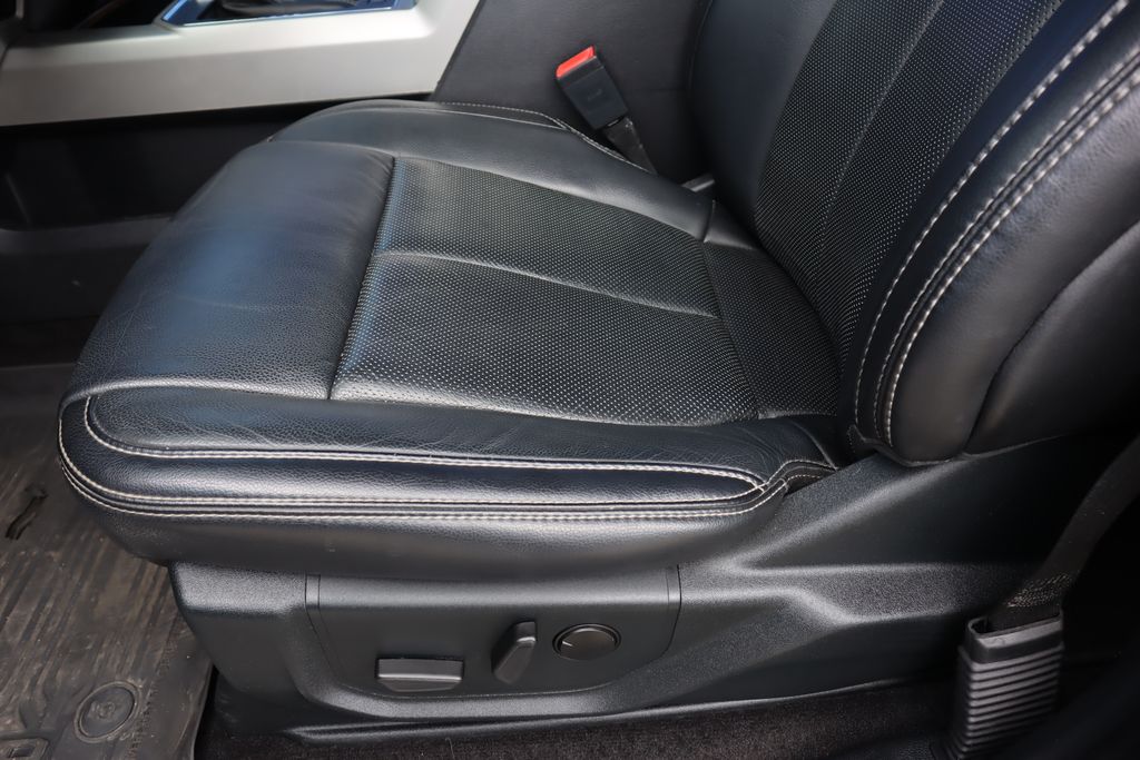 2019 Ford F-150 Lariat photo 19