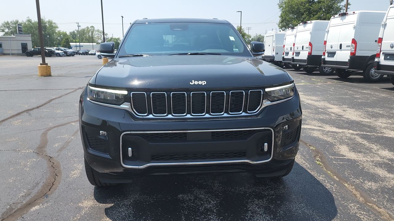 2025 Jeep Grand Cherokee Overland photo 3