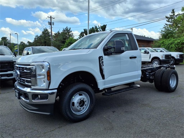 2025 Ford F-350 XL photo 3