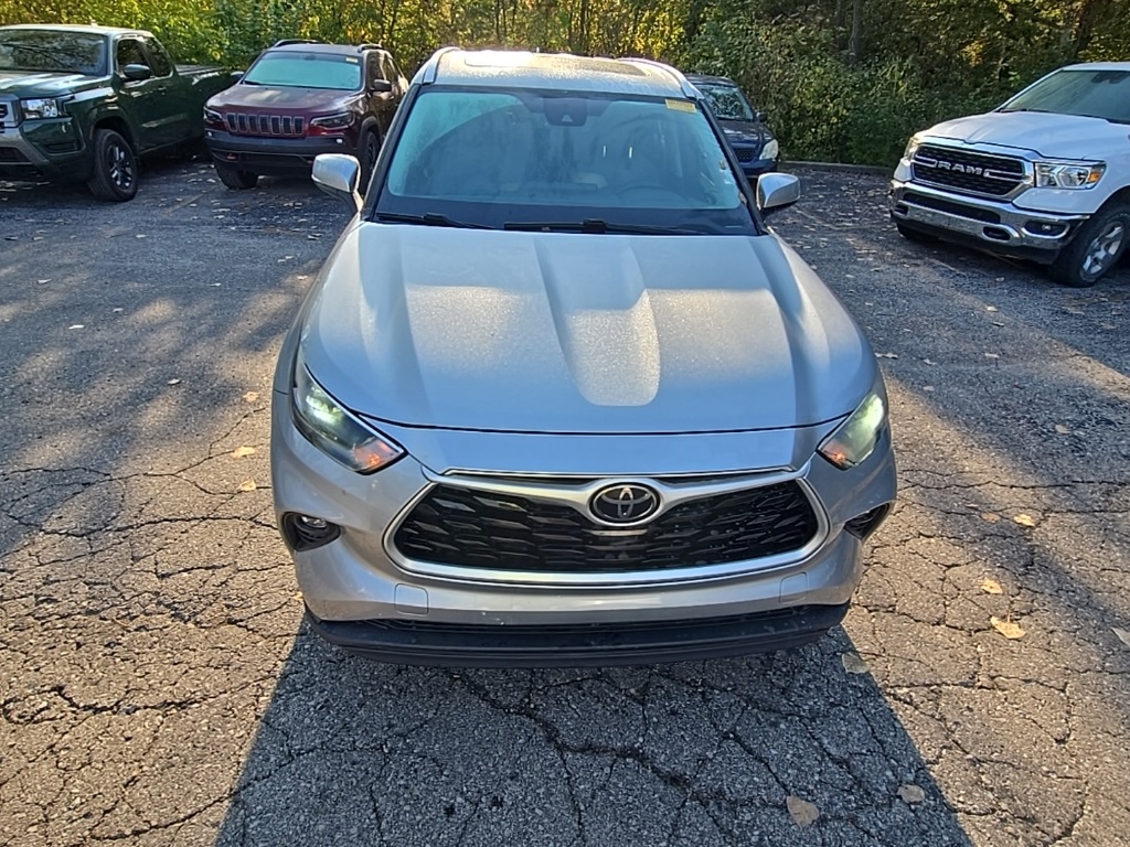 2021 Toyota Highlander XLE photo 12
