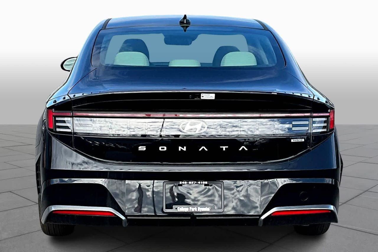 2025 Hyundai Sonata Hybrid SEL photo 4