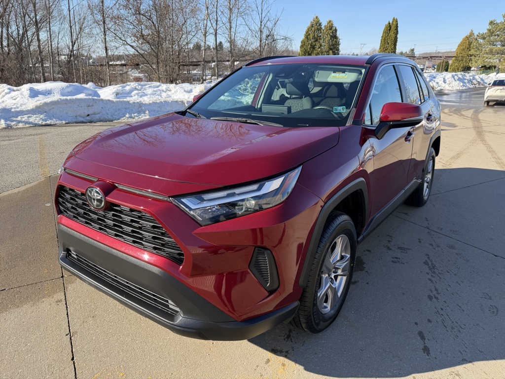2023 Toyota RAV4 XLE's photo