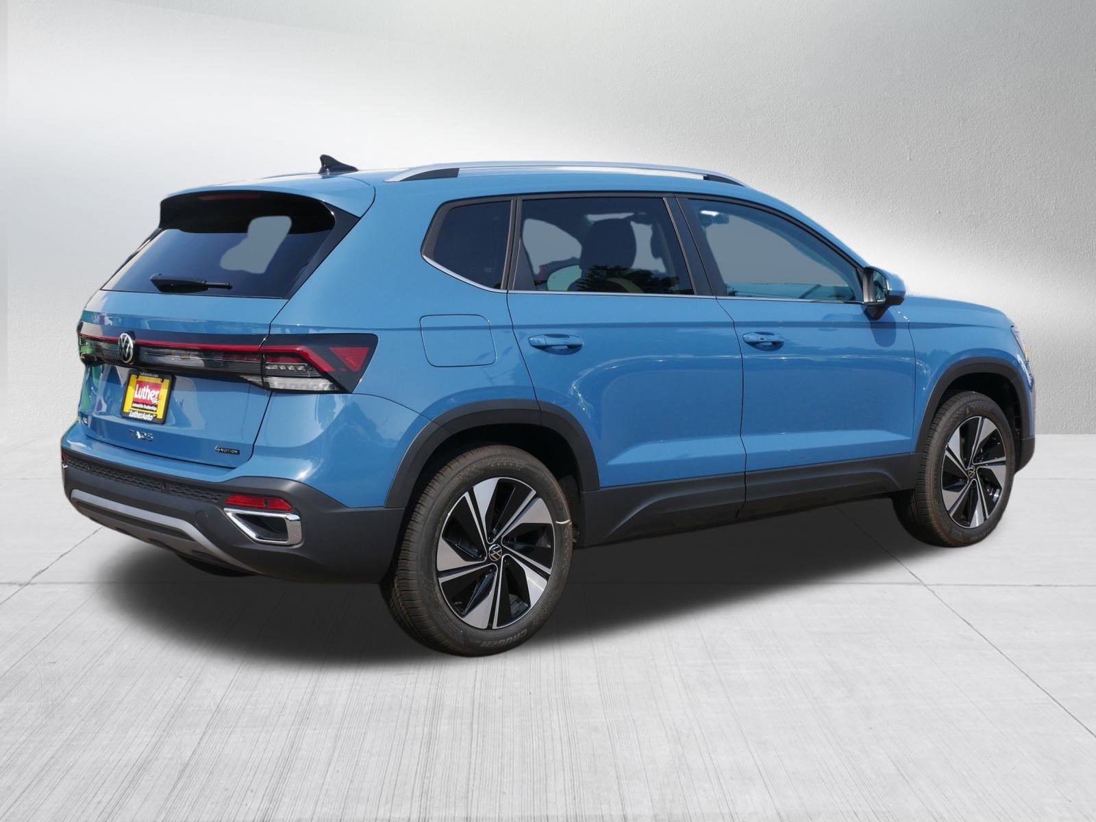 2025 Volkswagen Taos SE photo 3