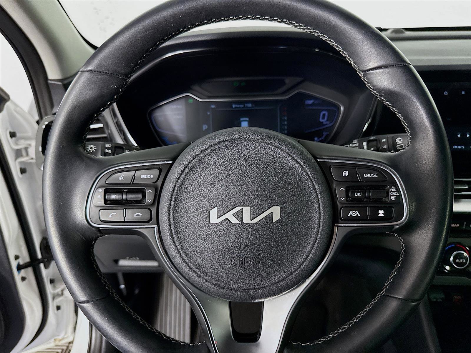 2022 Kia Niro Touring Special Edition photo 11