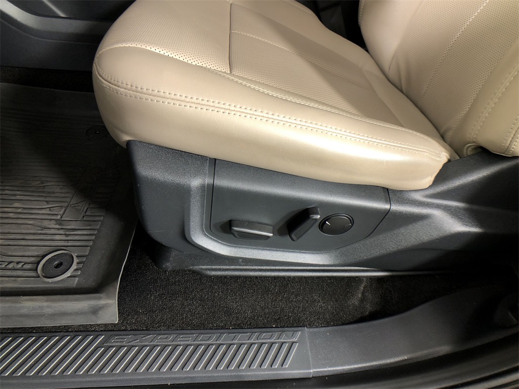 2022 Ford Expedition MAX XLT photo 18