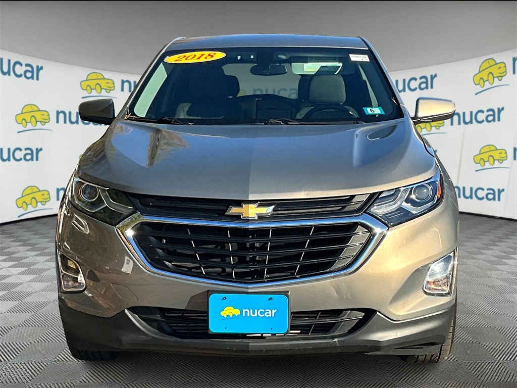 2018 Chevrolet Equinox LT photo 2