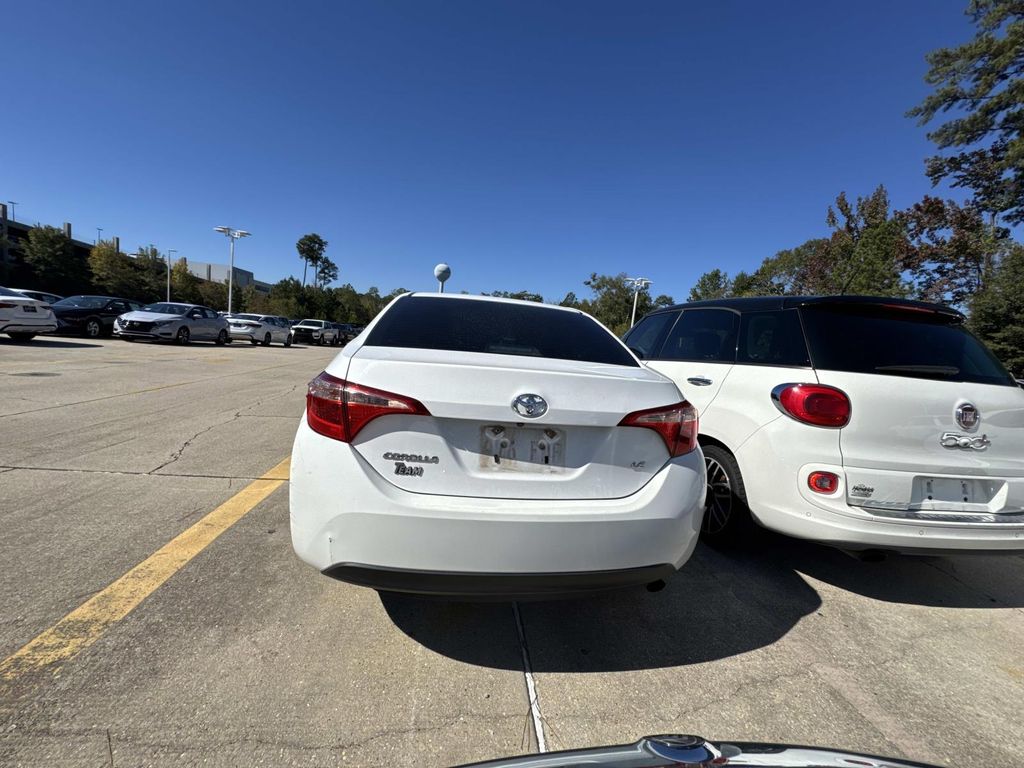 2019 Toyota Corolla LE photo 4