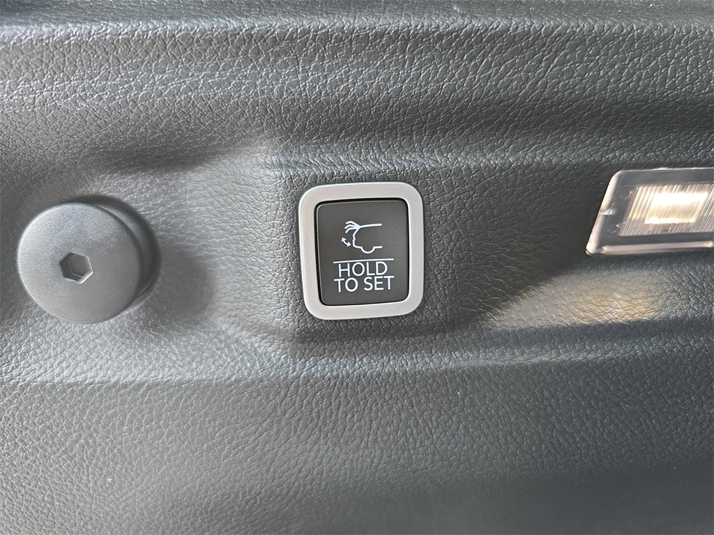 2023 Jeep Grand Cherokee Limited photo 13