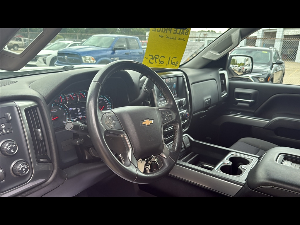 2018 Chevrolet Silverado LT photo 8
