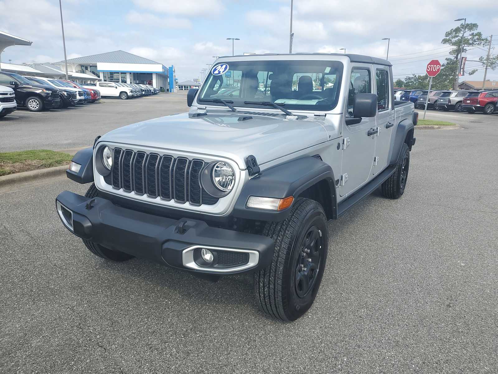 2024 Jeep Gladiator Sport's photo