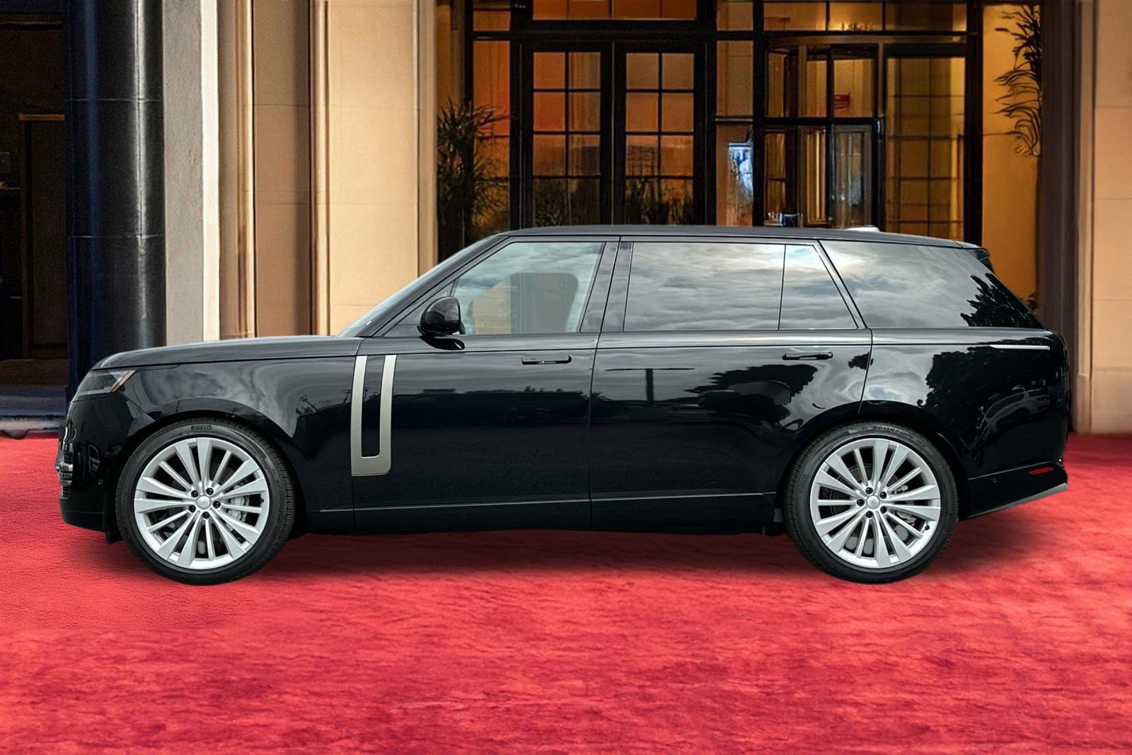 2025 Land Rover Range Rover SE photo 2