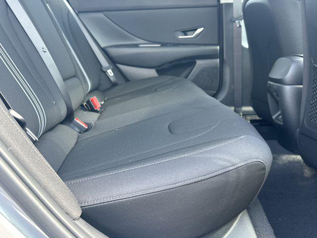 2025 Hyundai Elantra SEL Convenience photo 13