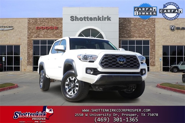 2023 Toyota Tacoma SR's photo