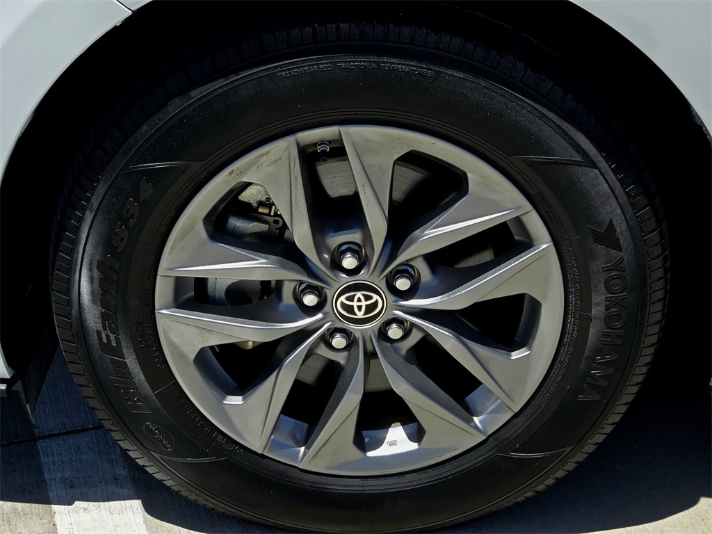 2024 Toyota Sienna XLE photo 9