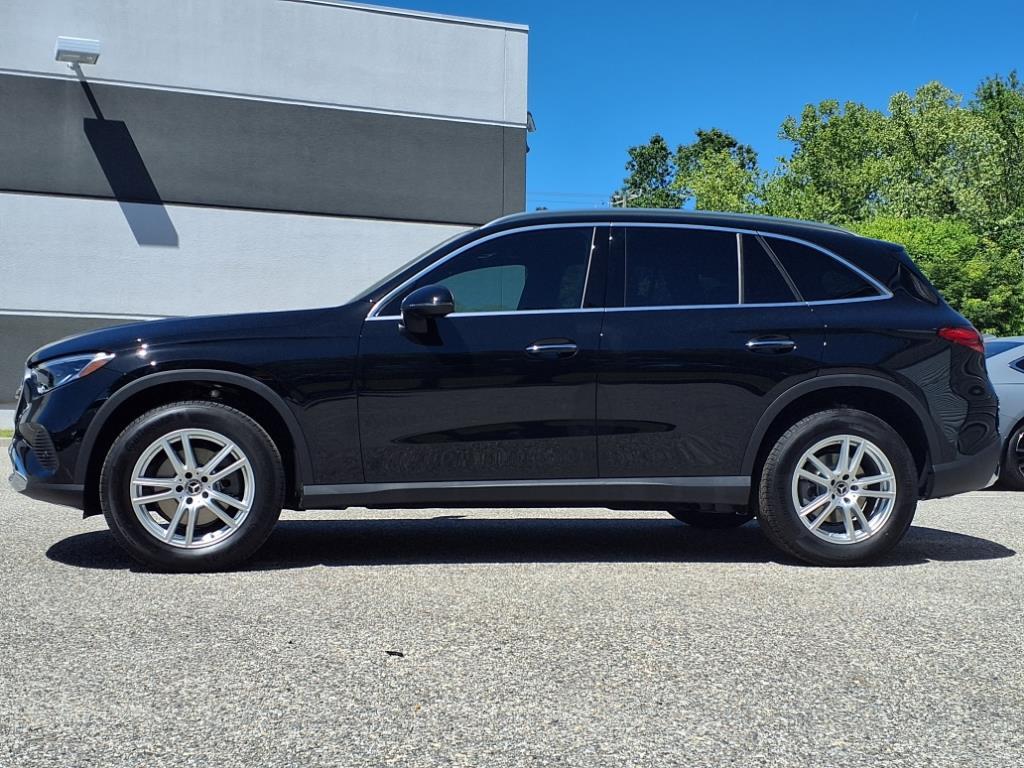 2025 Mercedes Benz GLC 300 photo 3