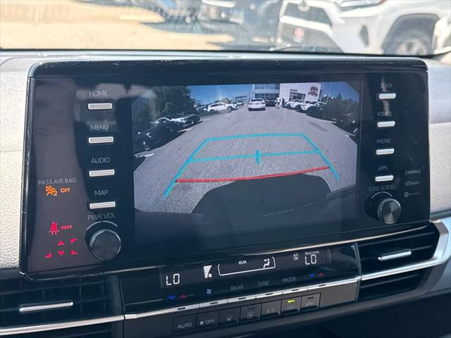 2024 Toyota Sienna LE photo 3