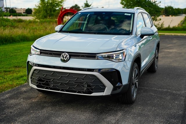 2025 Volkswagen Taos SE photo 4
