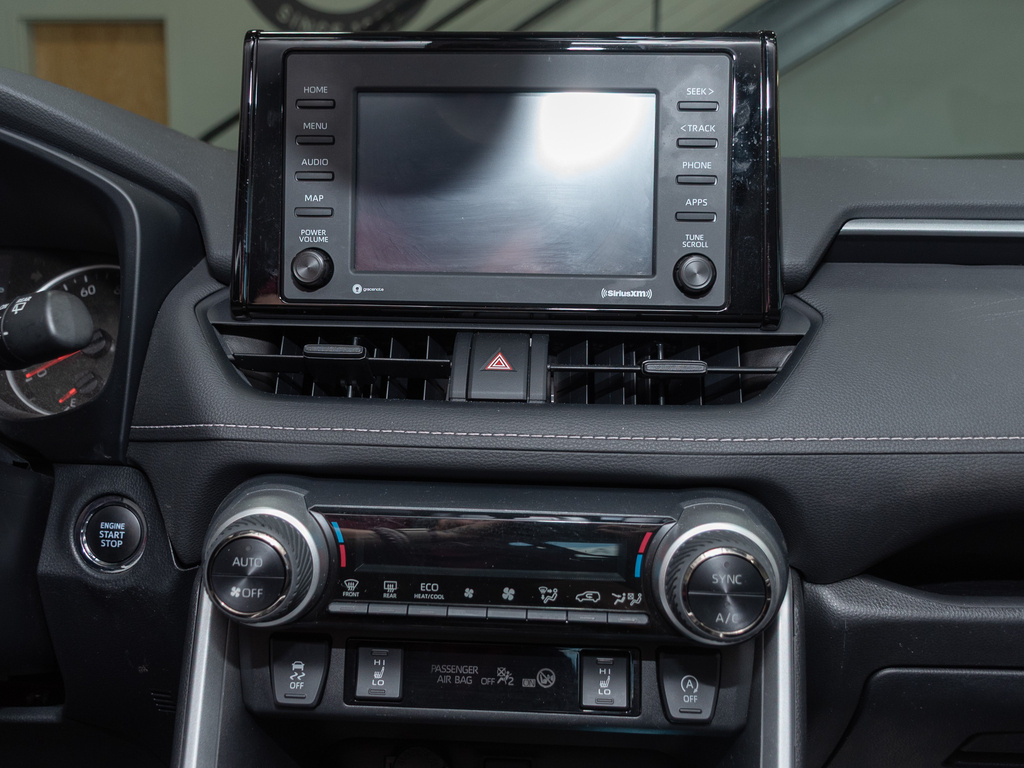 2022 Toyota RAV4 XLE photo 10