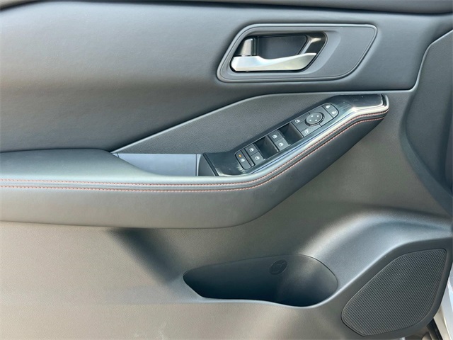 2026 Nissan Rogue SV photo 18
