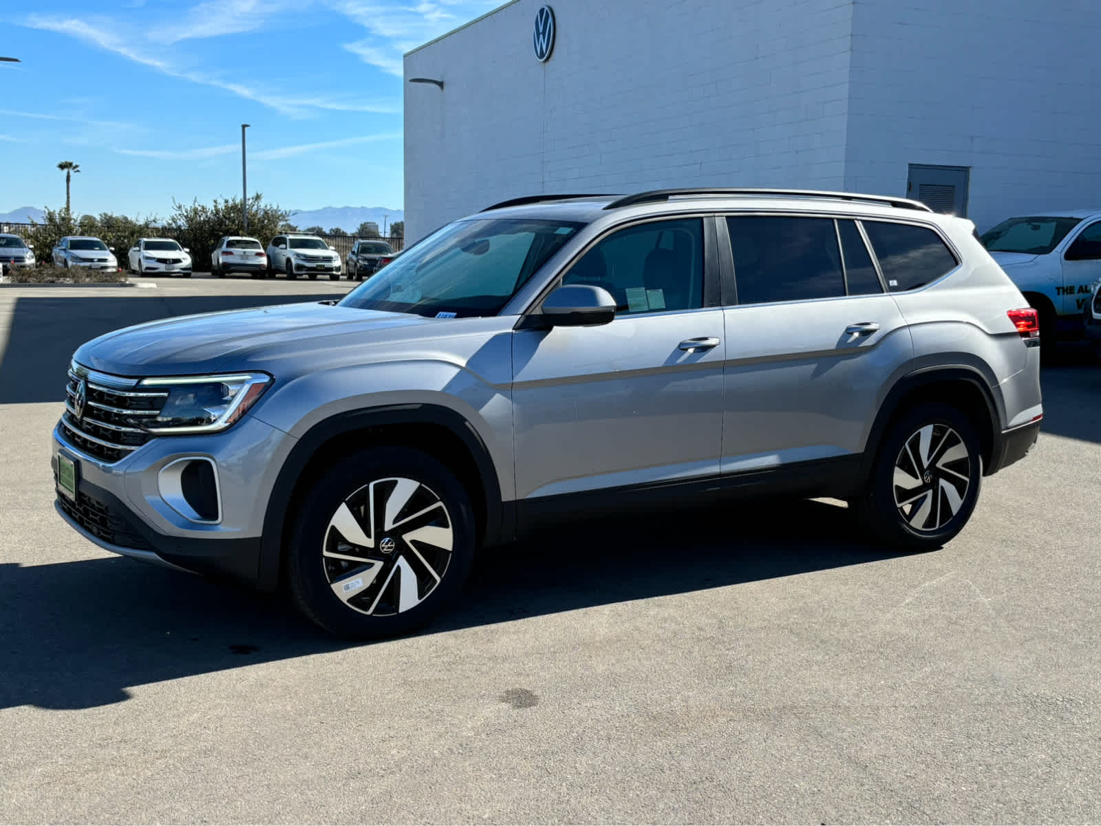 2025 Volkswagen Atlas SE Technology photo 7