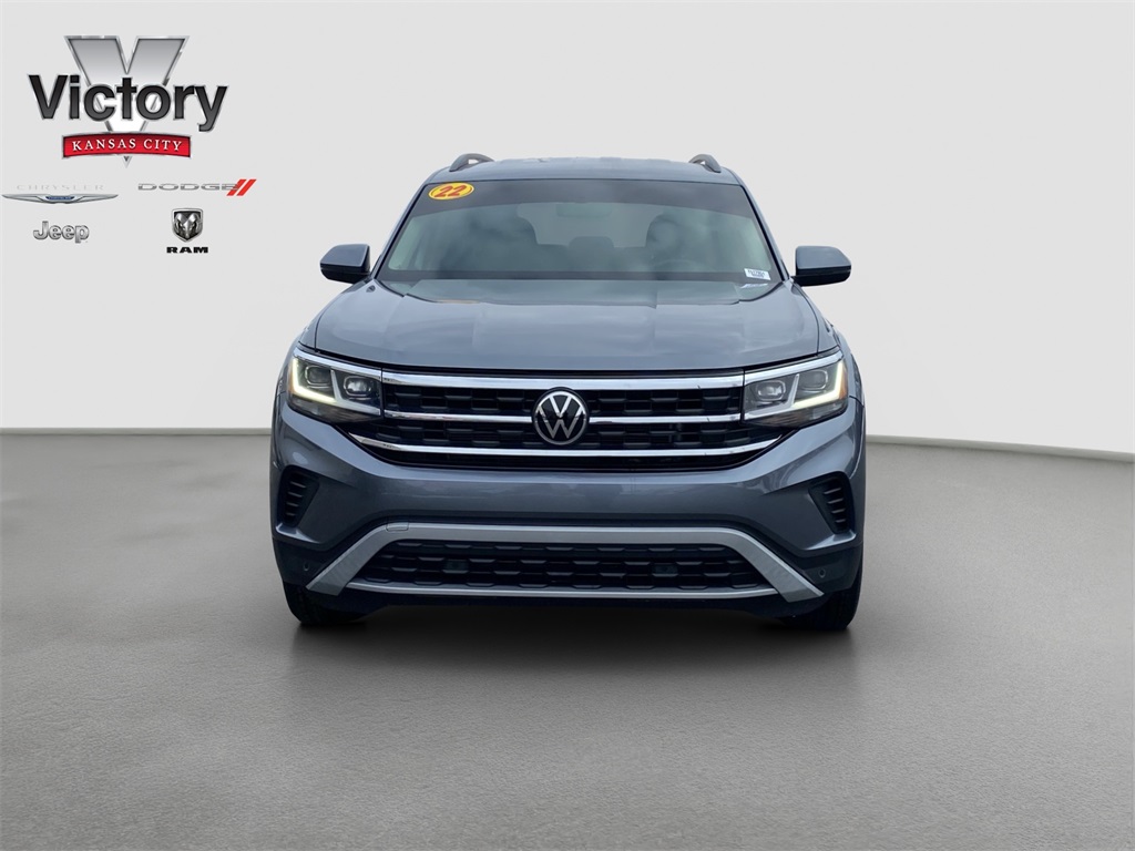Used 2022 Volkswagen Atlas SE w/Tech with VIN 1V2HR2CAXNC517951 for sale in Kansas City
