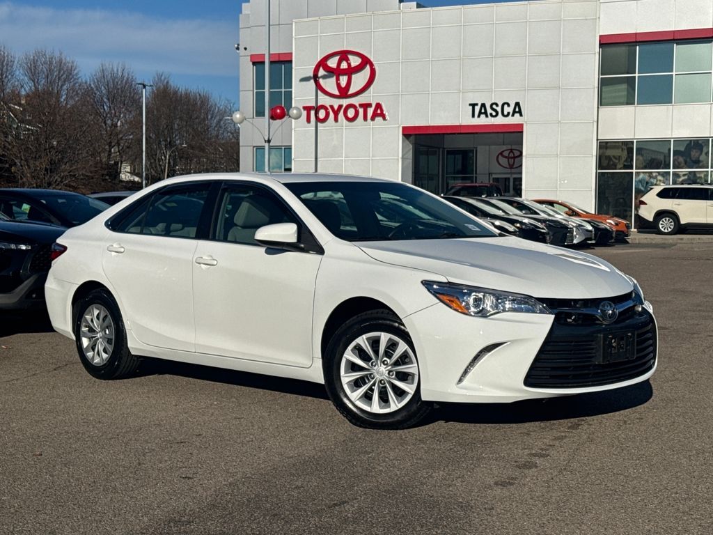 2017 Toyota Camry LE's photo