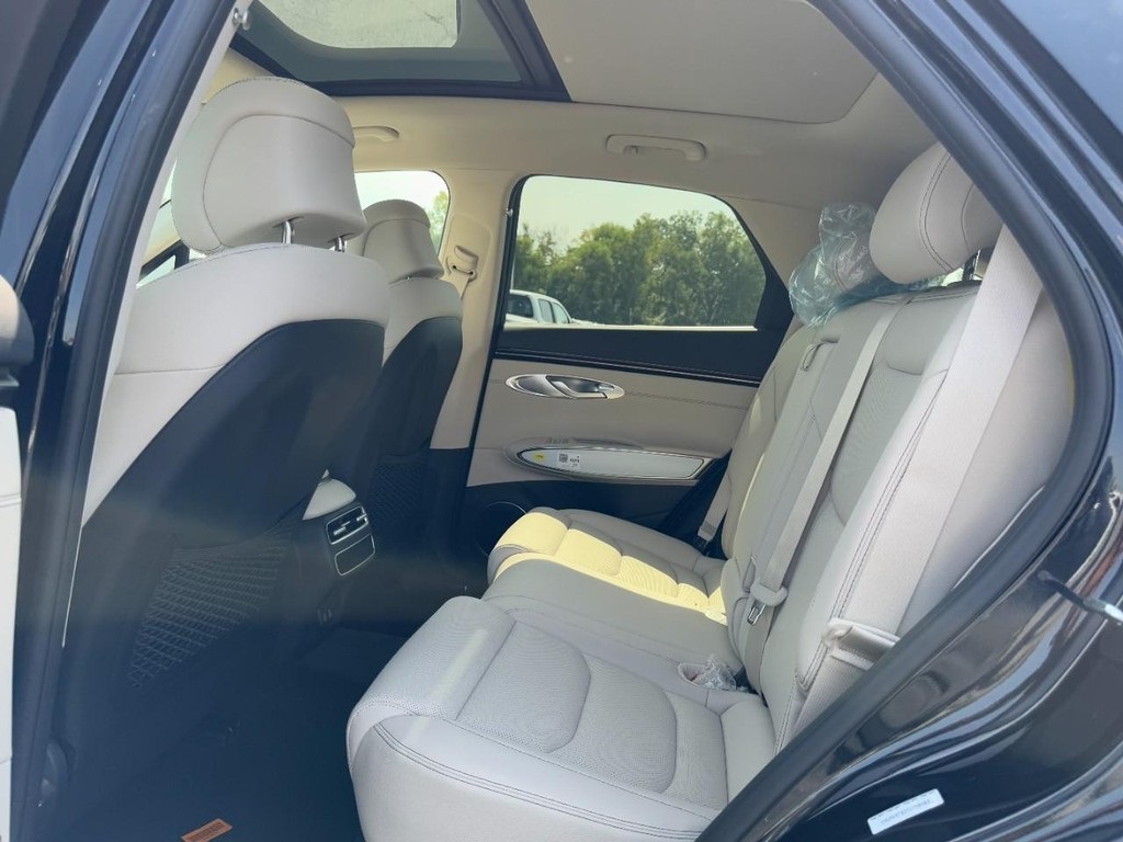 2026 Genesis GV70 2.5T Select photo 7