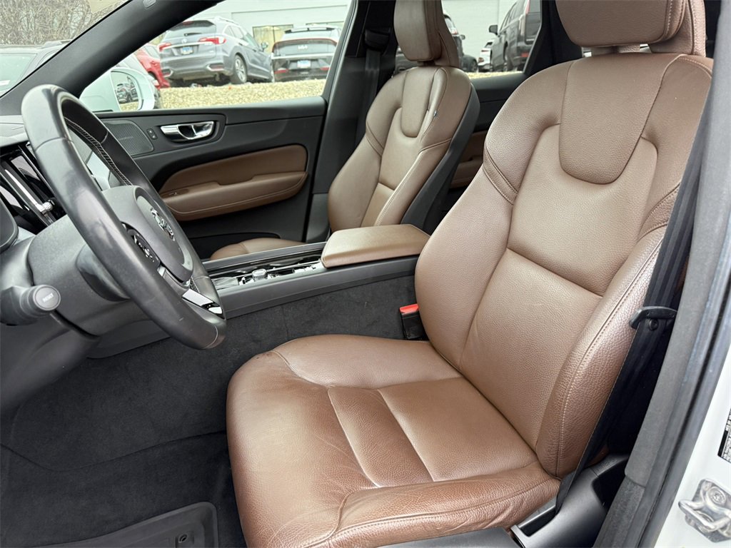 2020 VOLVO XC60 - Image 14