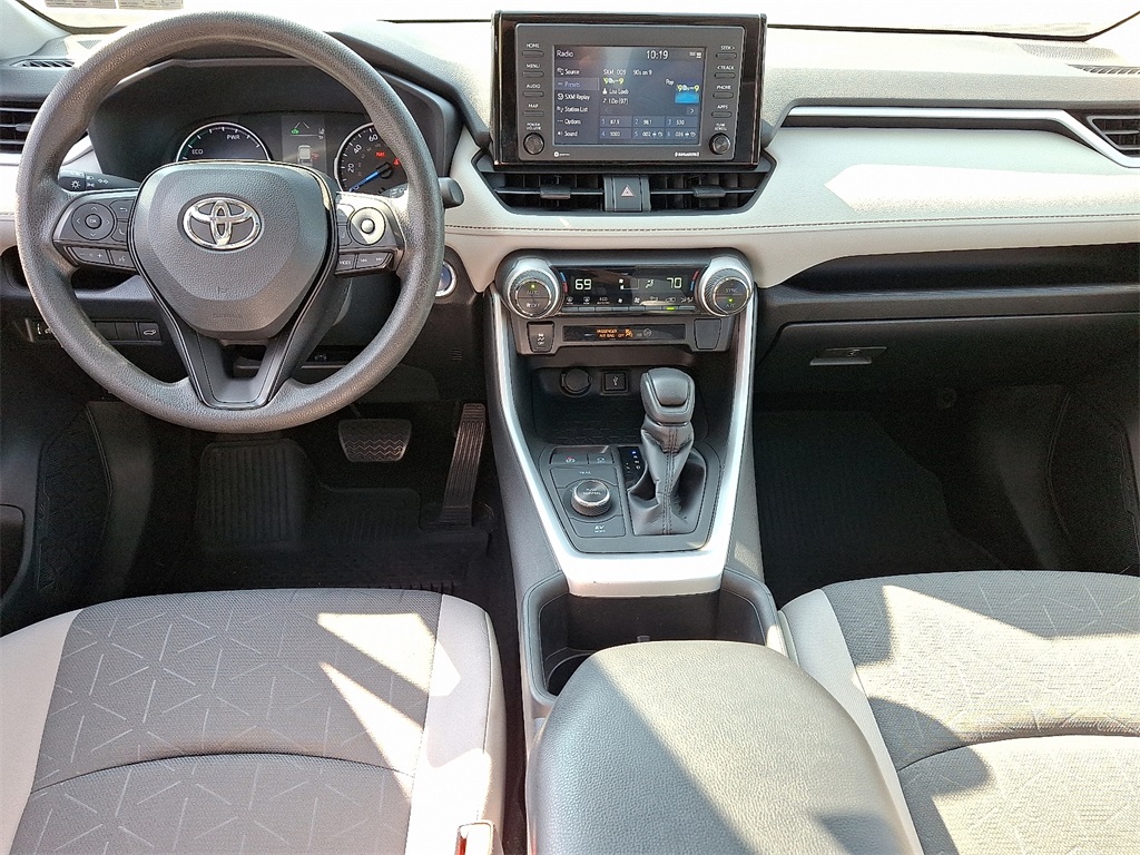 2022 Toyota RAV4 Hybrid XLE photo 11