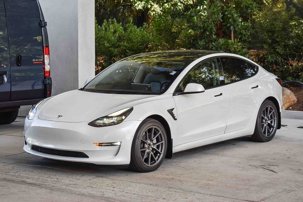 2021 Tesla Model 3 Long Range photo 3