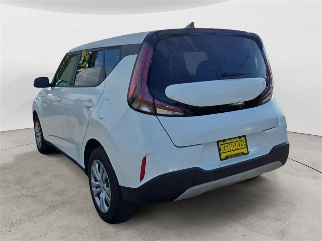 2023 Kia Soul LX photo 3