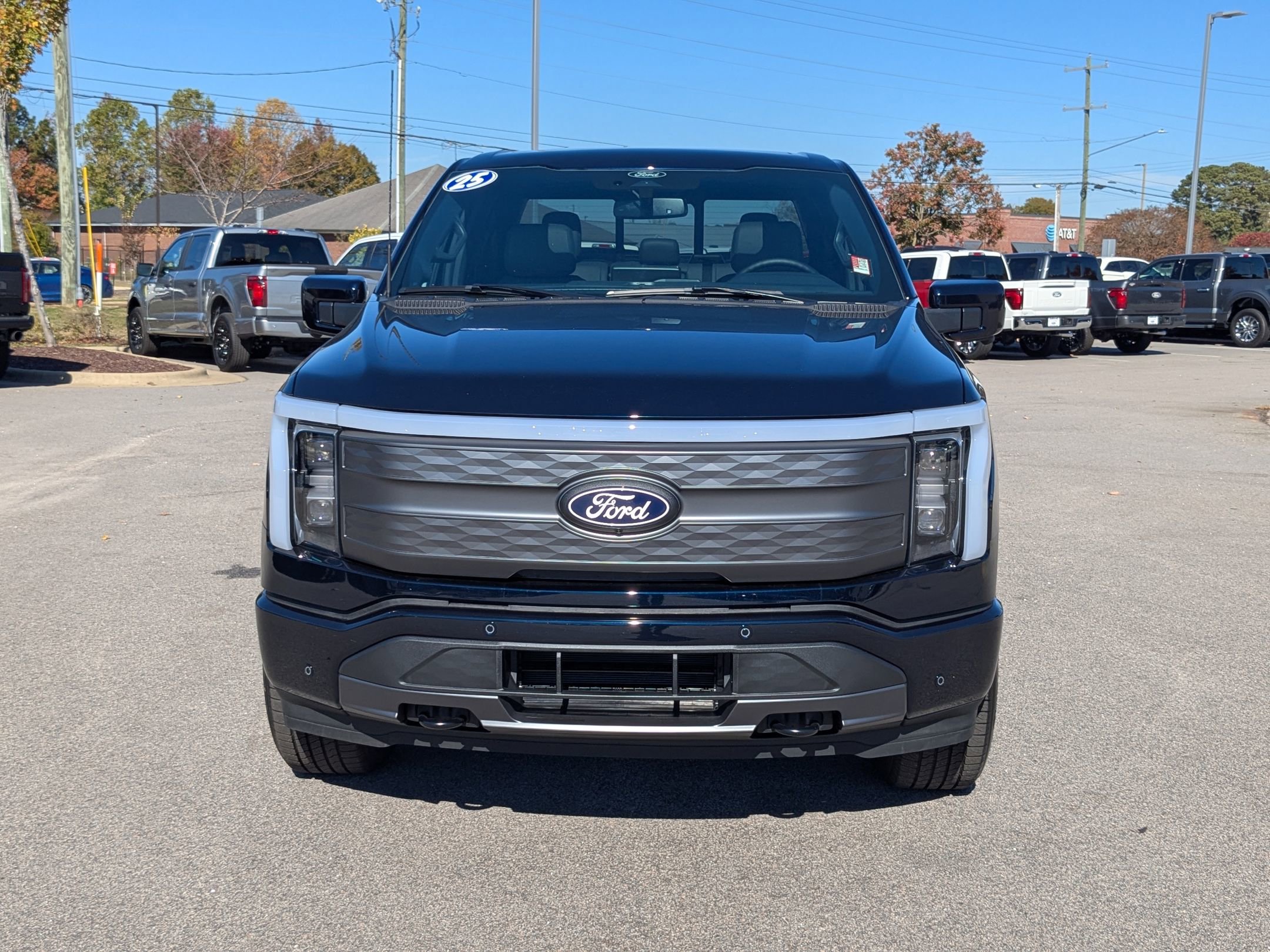 2025 Ford F-150 Lightning Lariat photo 3