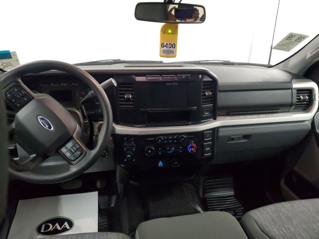 2023 Ford F-350 XLT photo 6