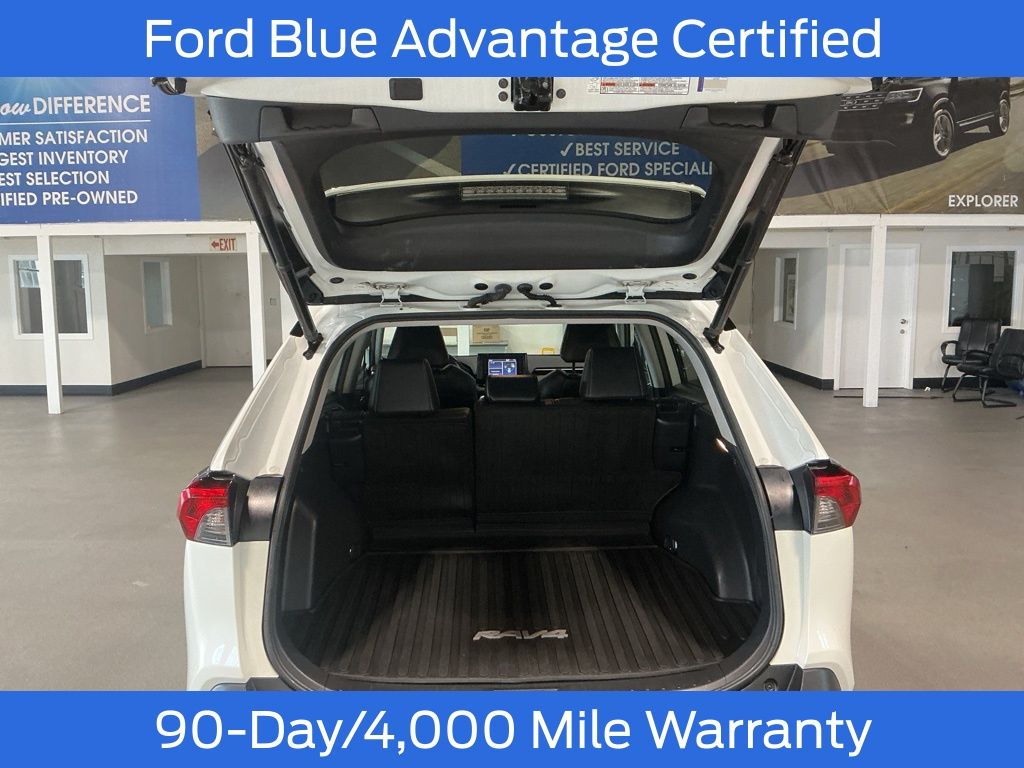 2021 Toyota RAV4 Hybrid XLE Premium photo 3