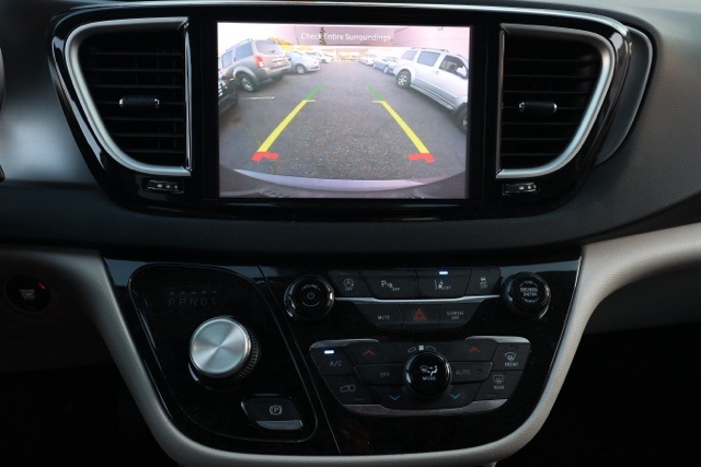 2023 Chrysler Pacifica Touring L photo 27