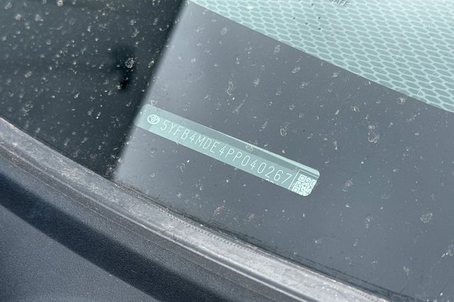 2023 Toyota Corolla LE photo 2