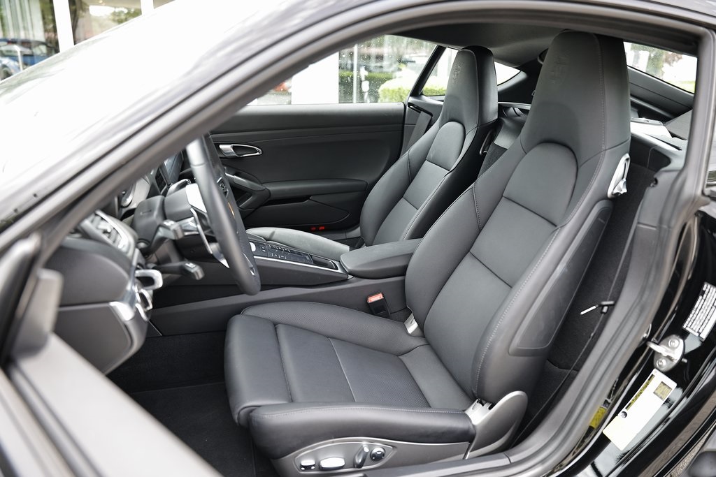 2025 Porsche Cayman Base photo 5