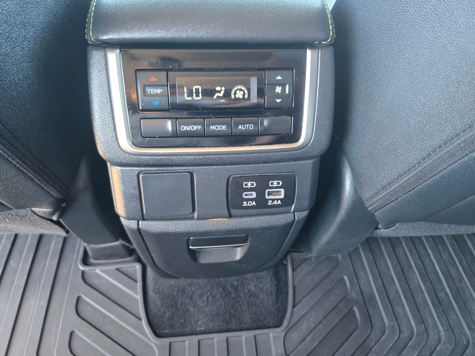 2023 Subaru Ascent Onyx Edition photo 11