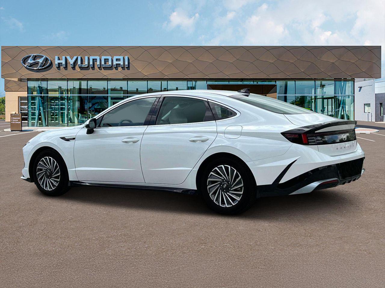 2025 Hyundai Sonata Hybrid SEL photo 4