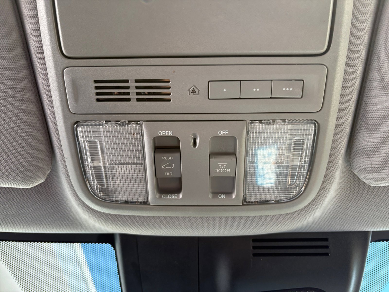 2017 Honda CR-V Touring photo 26