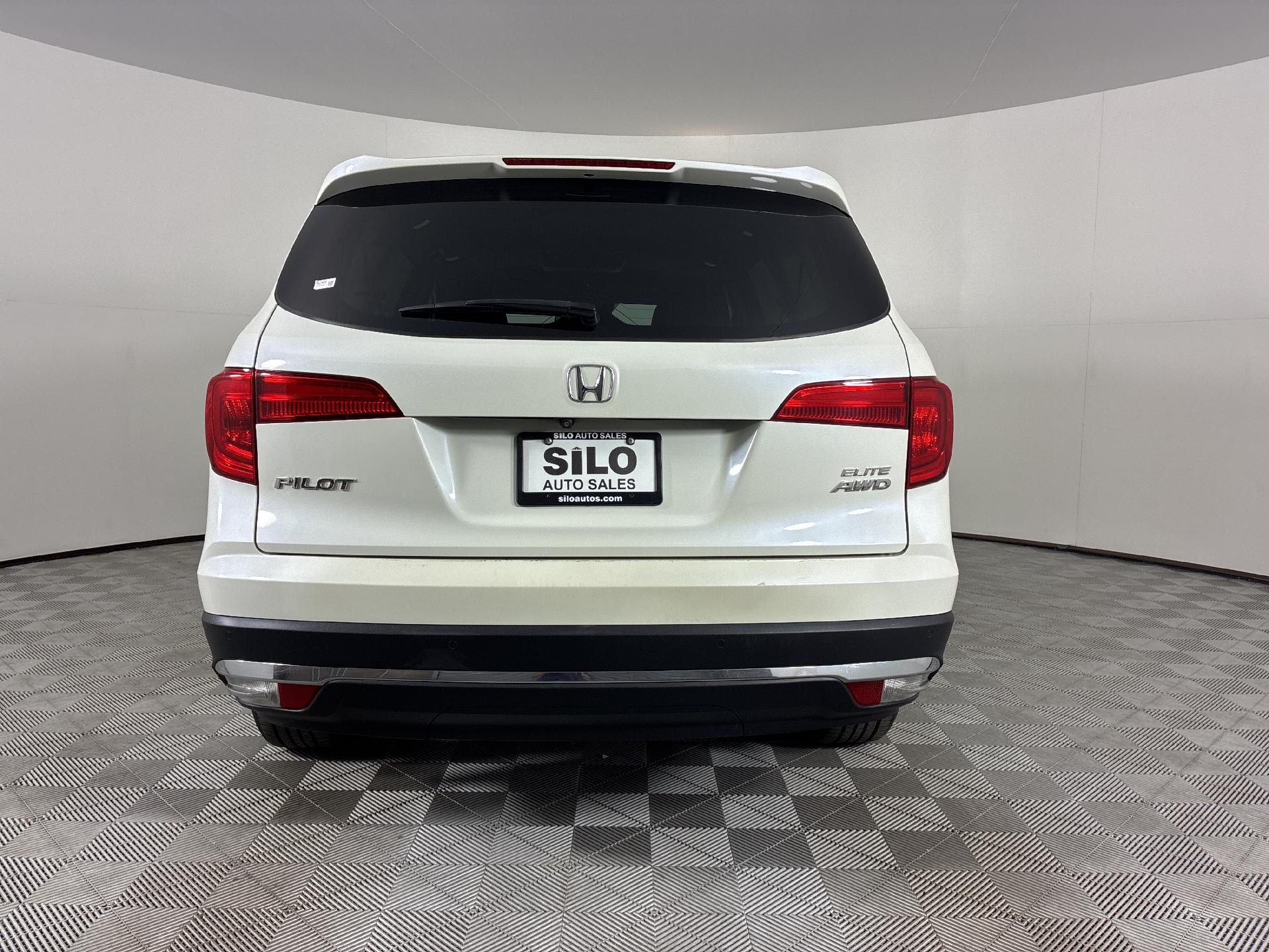 2017 Honda Pilot Elite photo 4