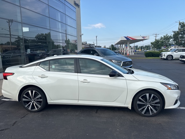 2022 Nissan Altima 2.5 SR photo 2