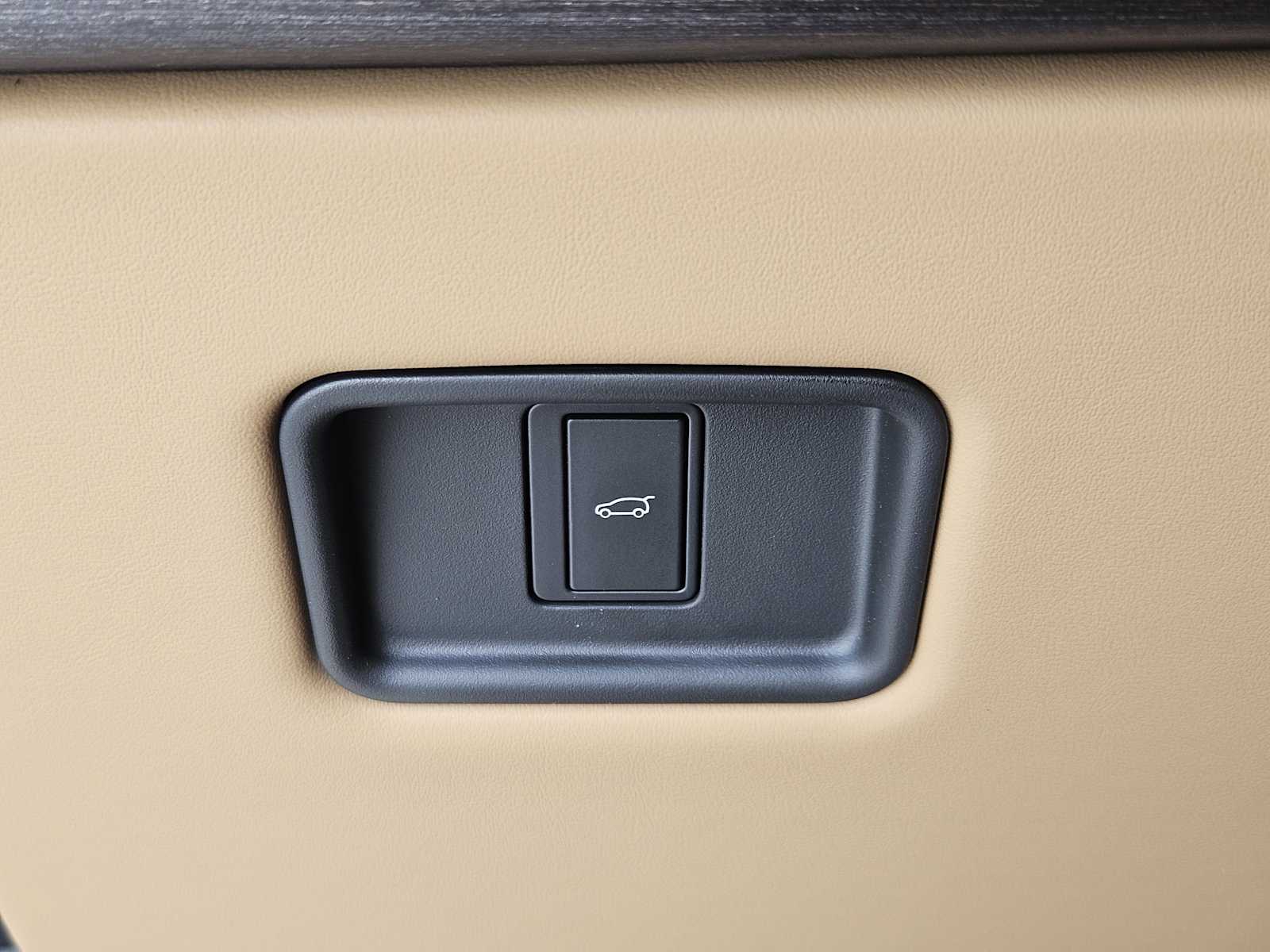 2025 Land Rover Range Rover SE photo 17