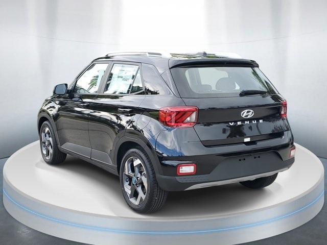 2025 Hyundai Venue SEL photo 3