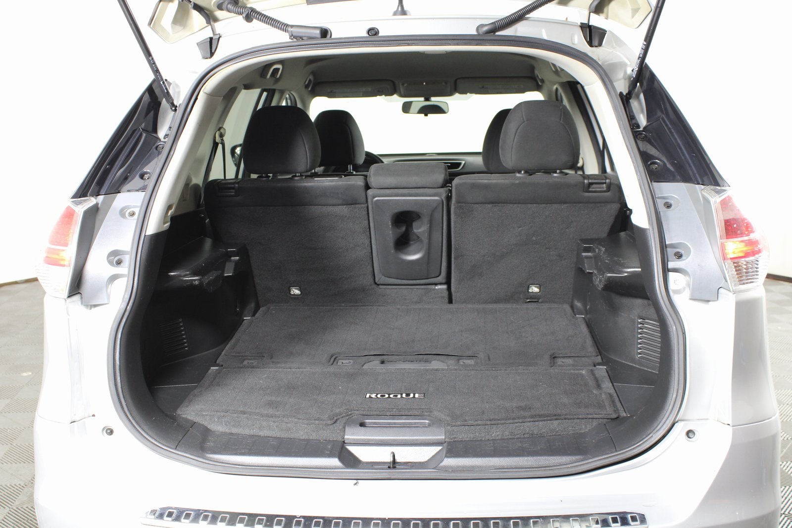 2015 Nissan Rogue SV photo 11